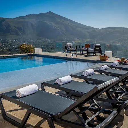 Pharus Villa *